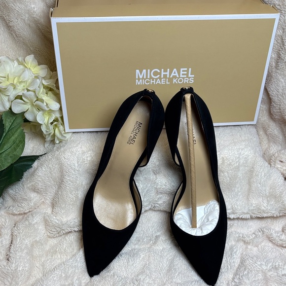 Michael Kors Shoes - Michael Kors Classic Black Heels size 9